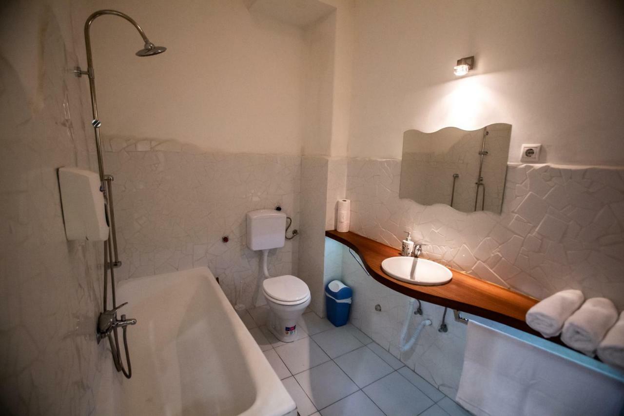 Top Location Budapest Eksteriør bilde
